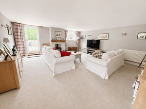 Sitting Room- click for photo gallery